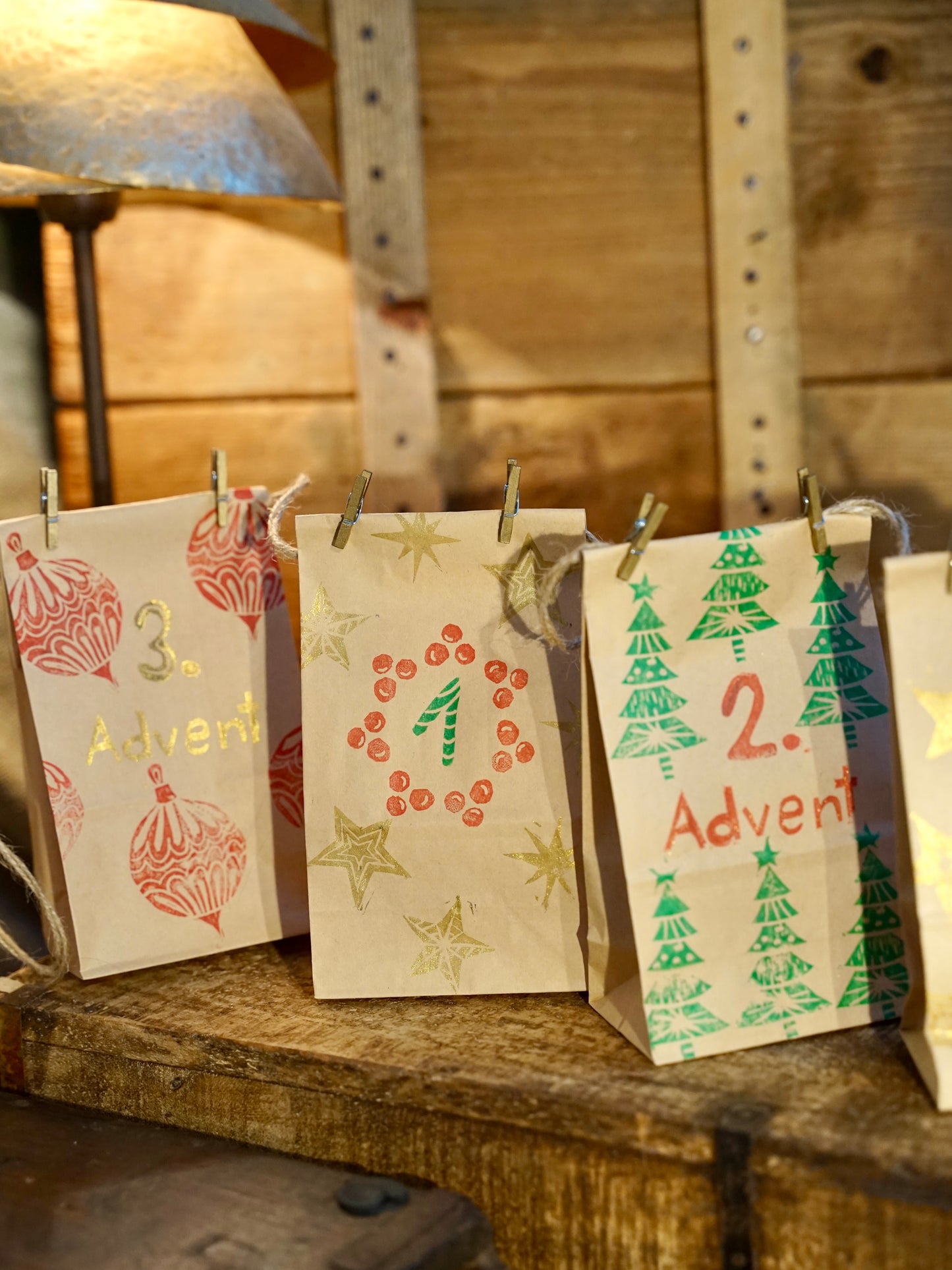 Adventskalender mit sechs Türchen