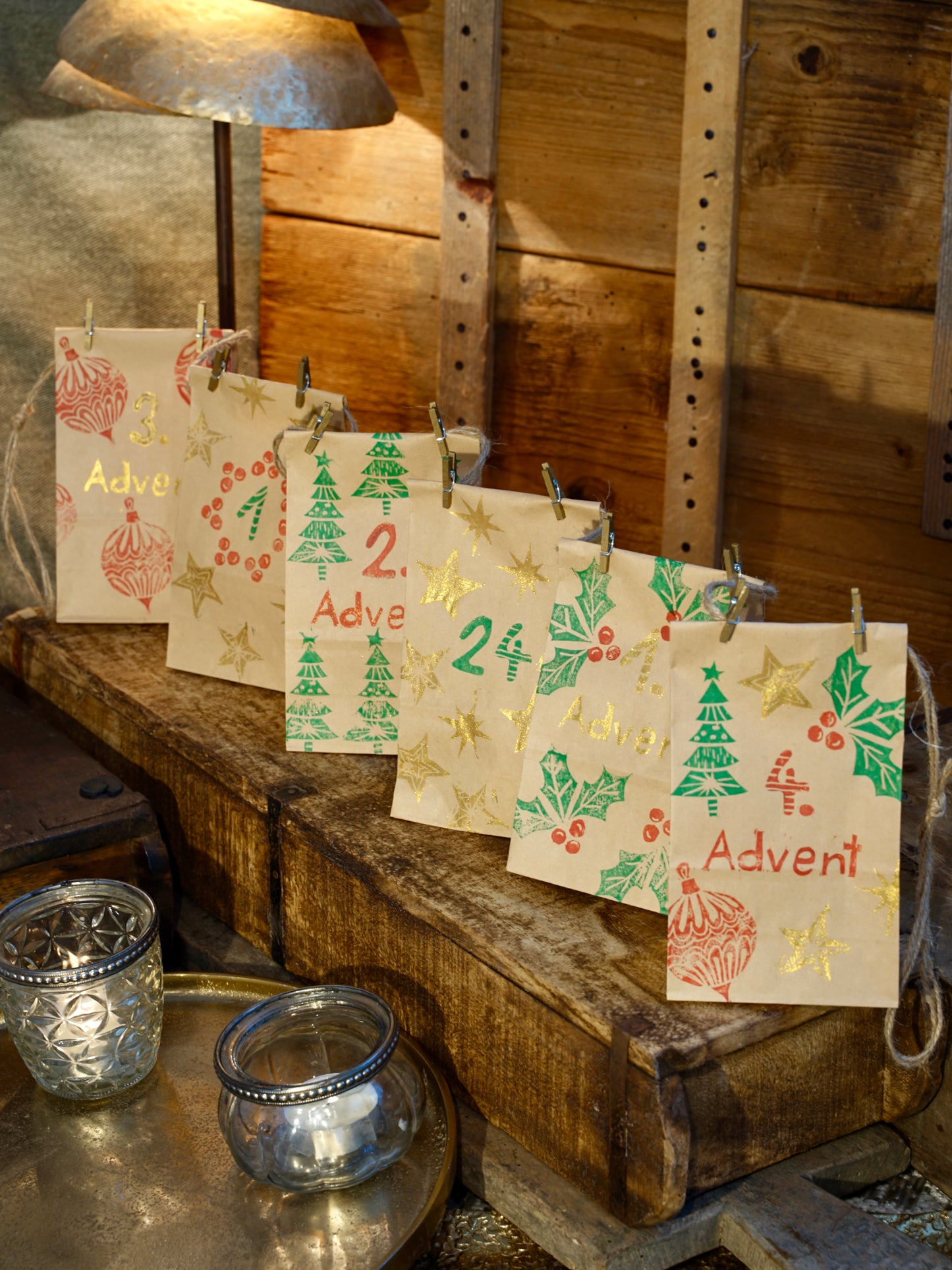 Adventskalender mit sechs Türchen