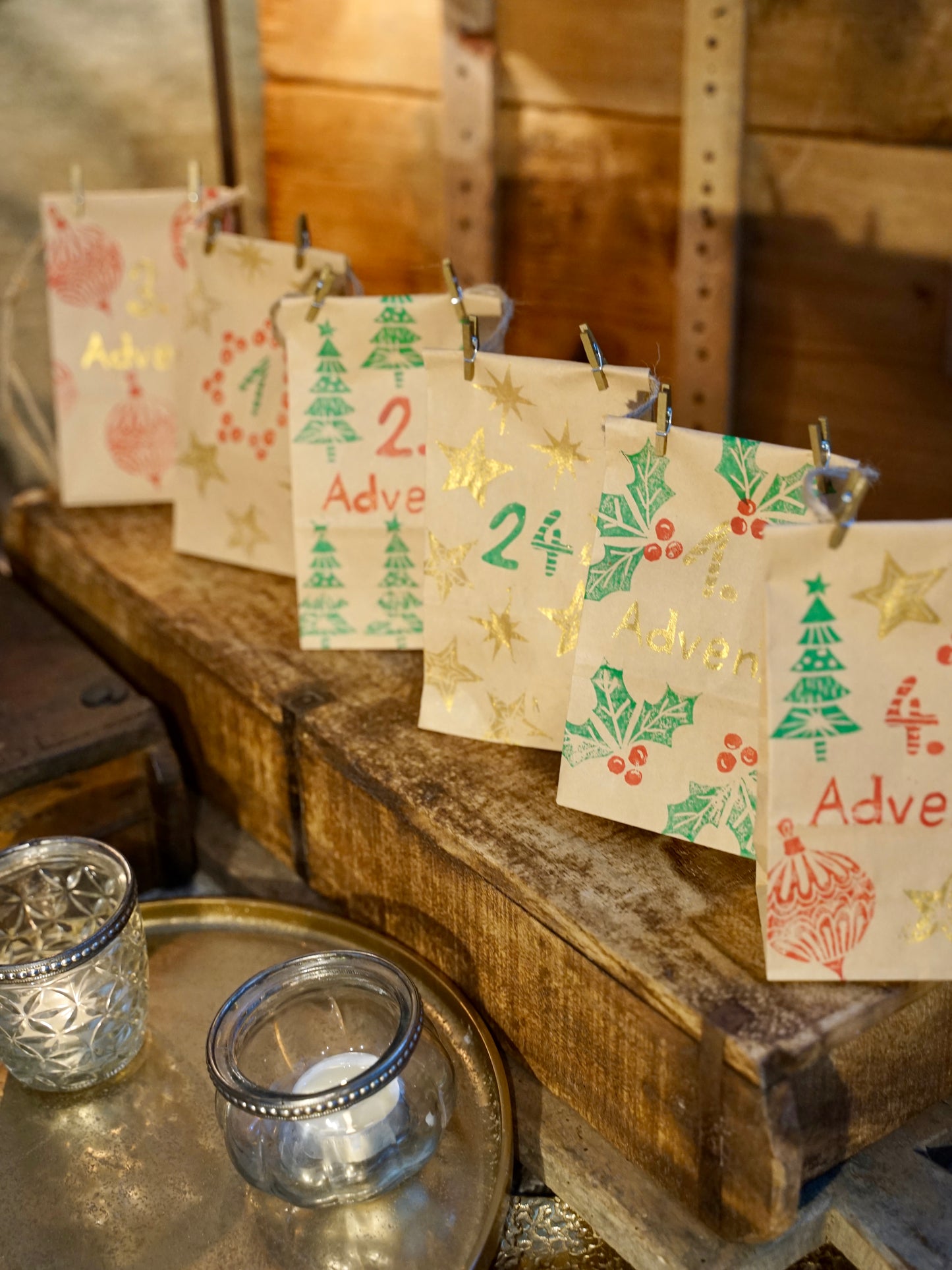 Adventskalender mit sechs Türchen
