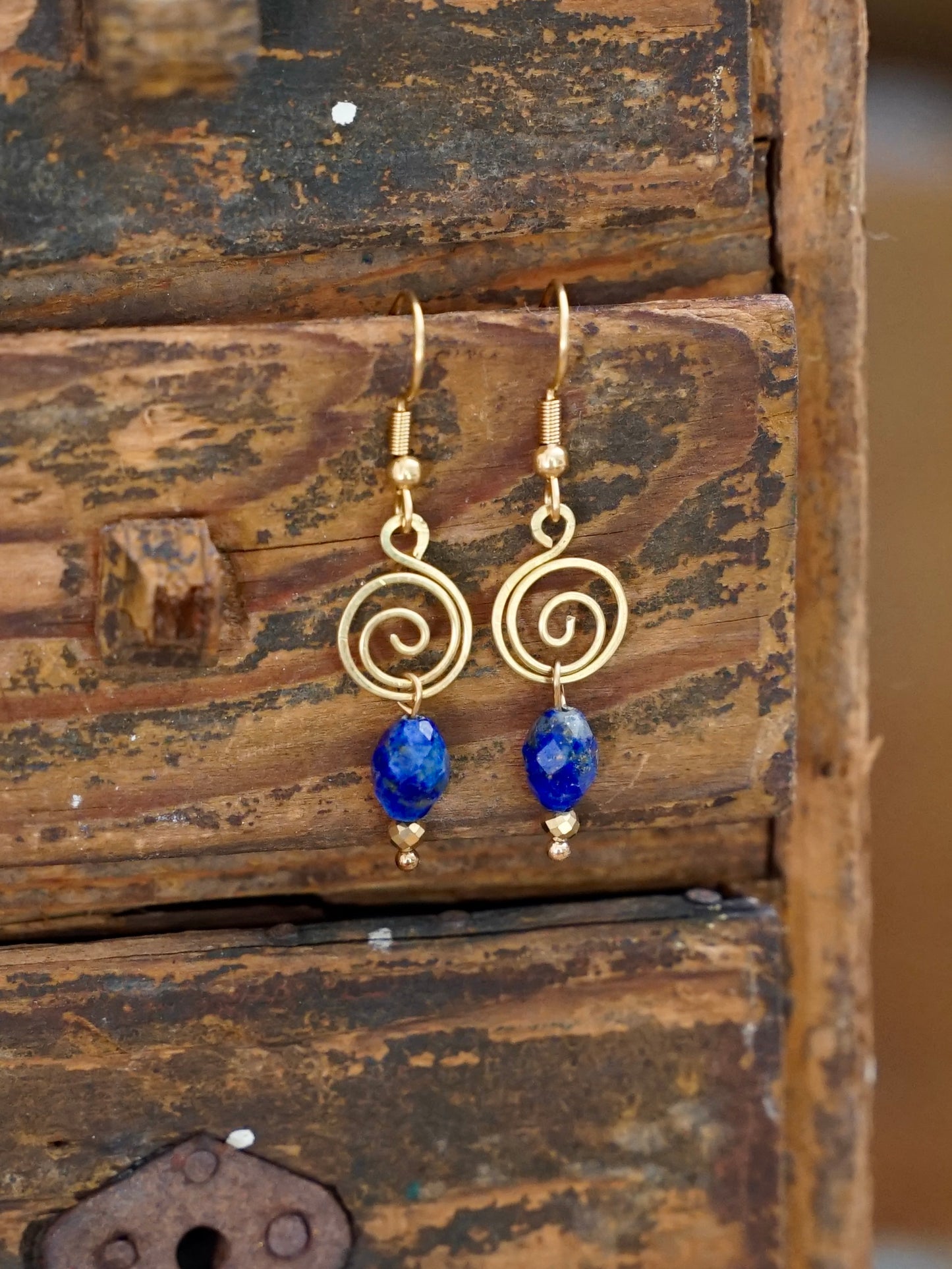 Spiral Ohrringe Lapis Lazuli gold