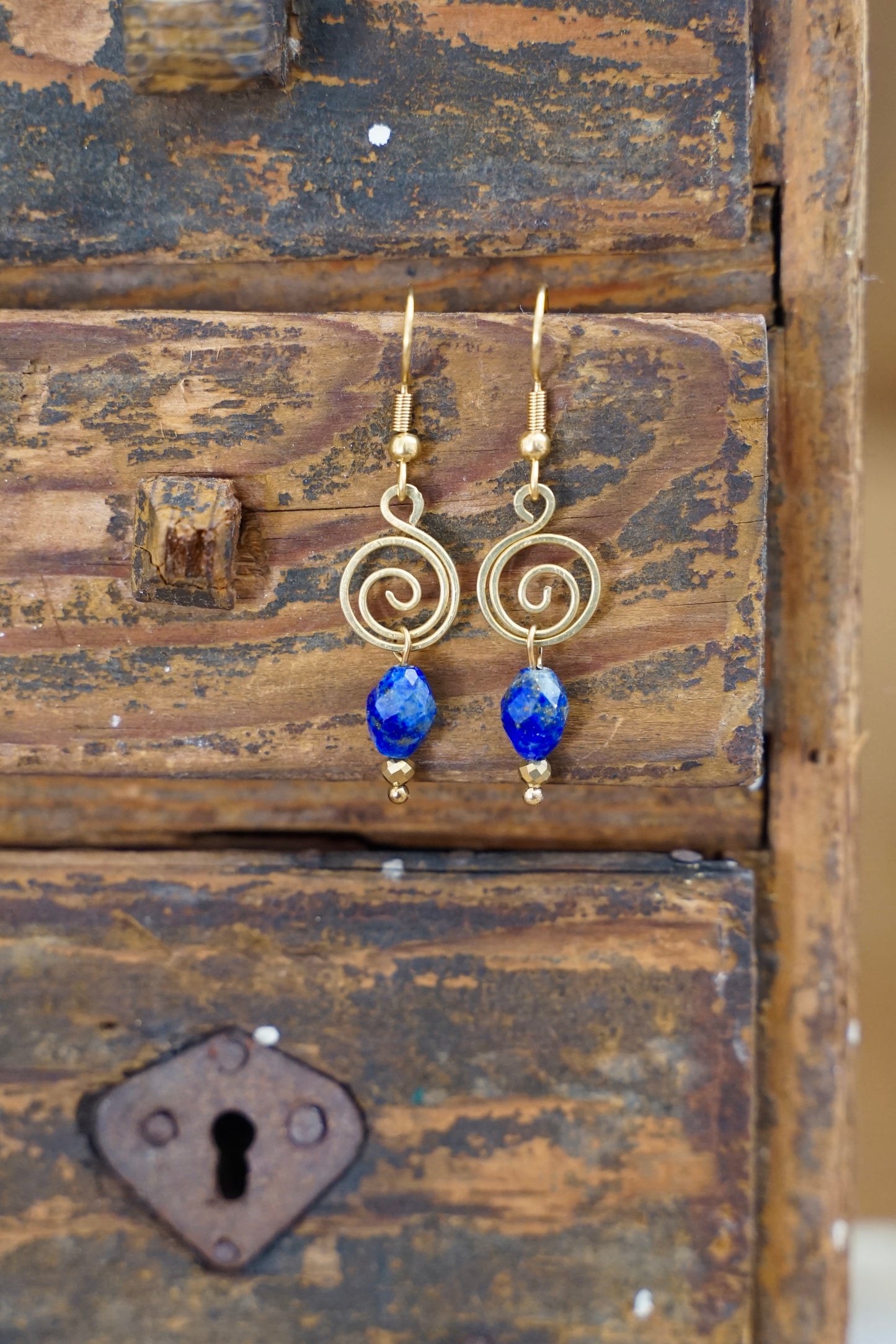 Spiral Ohrringe Lapis Lazuli gold
