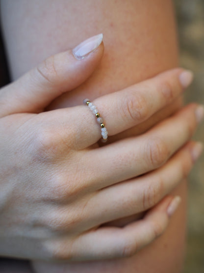 Mondstein Ring gold