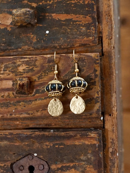 Boucles d'oreilles Karma courtes 