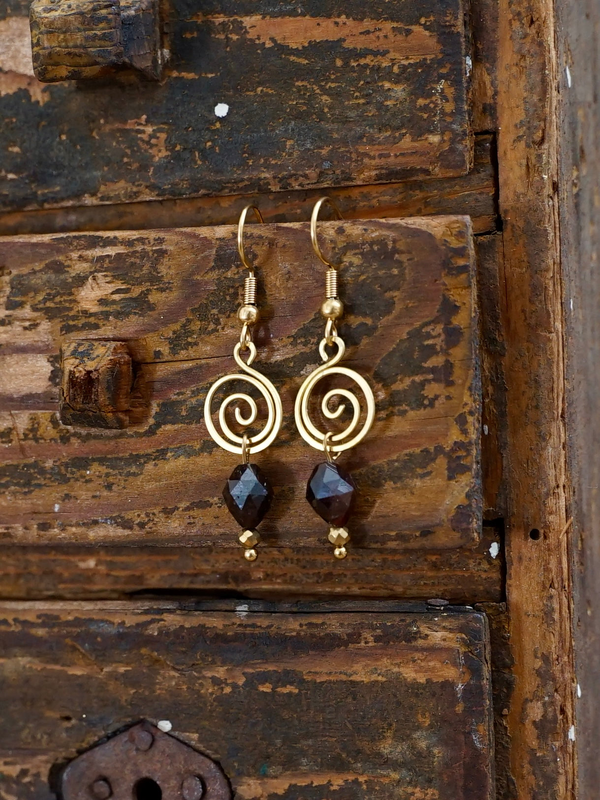 Spiral Ohrringe Granat gold