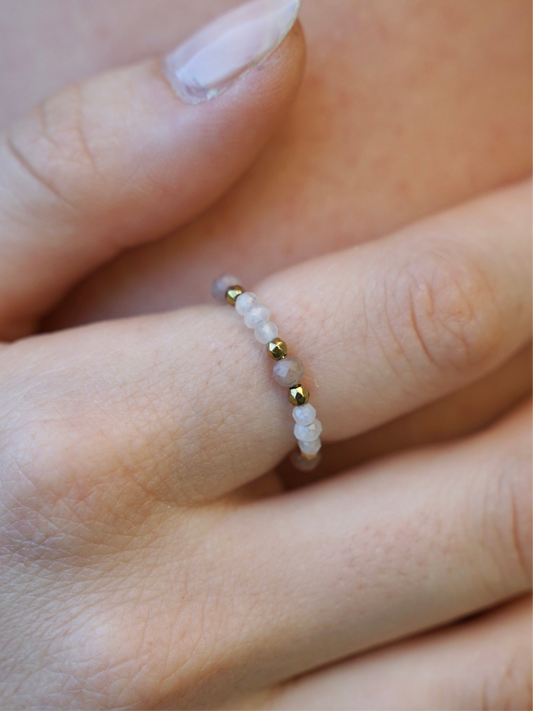 Mondstein Ring gold